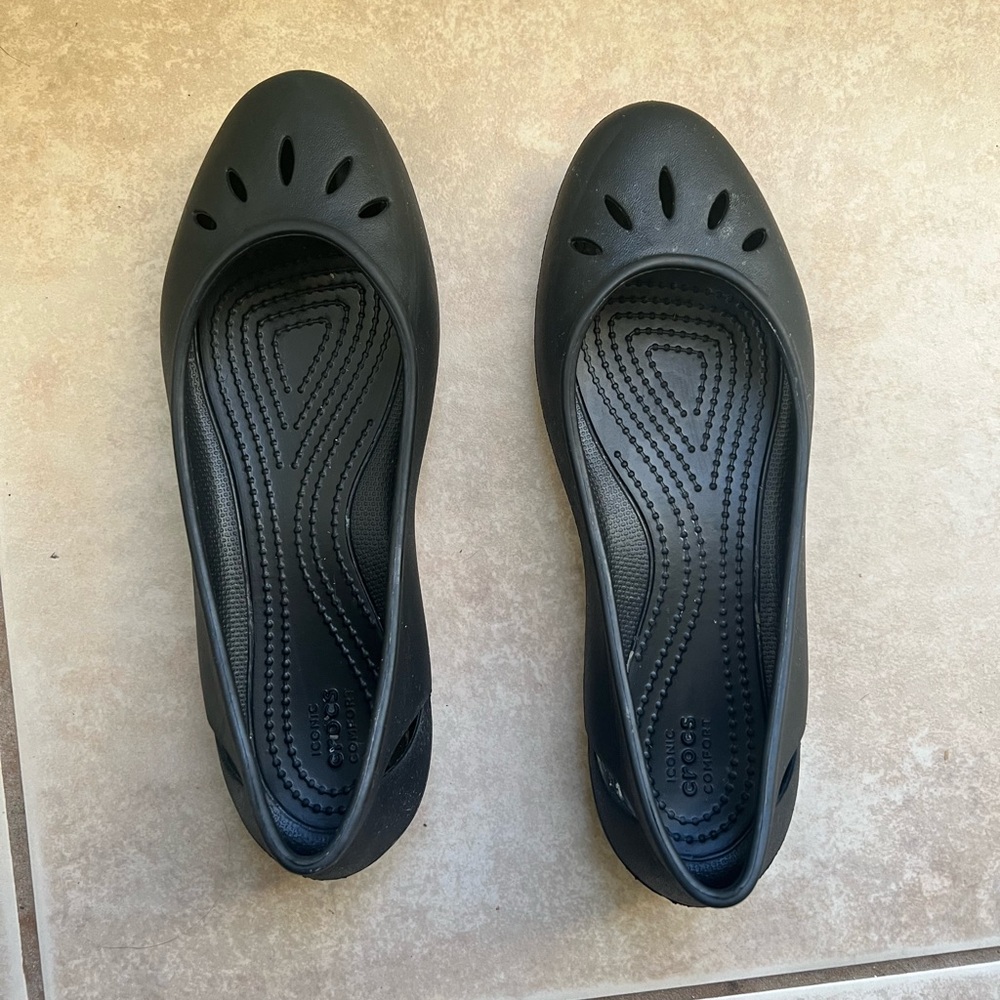 Black croc ballet flats